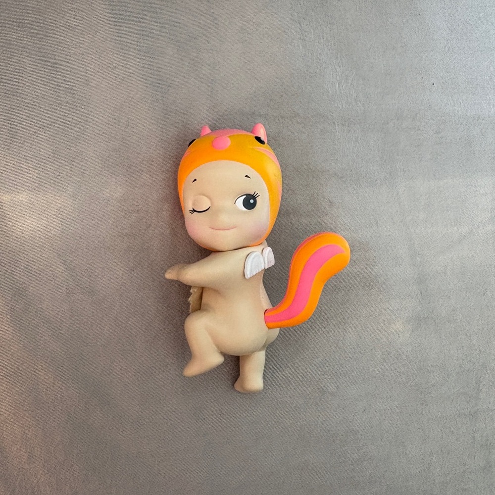 Sonny Angel SECRET Squirrel Looking Back Series (USED, SLIGHT DISCOLOURATION)